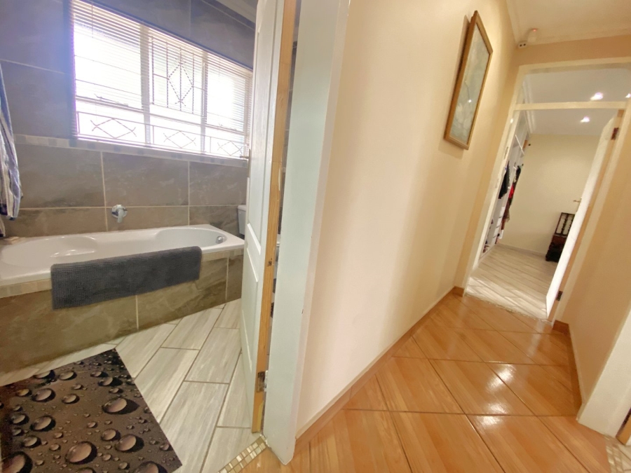 3 Bedroom Property for Sale in Breaunanda Gauteng