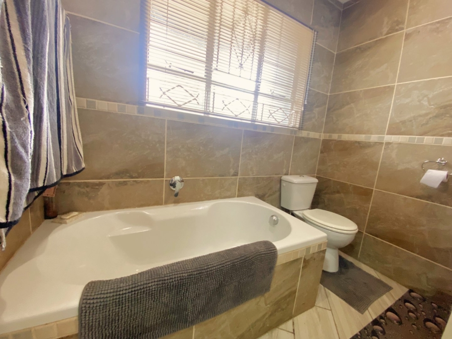 3 Bedroom Property for Sale in Breaunanda Gauteng