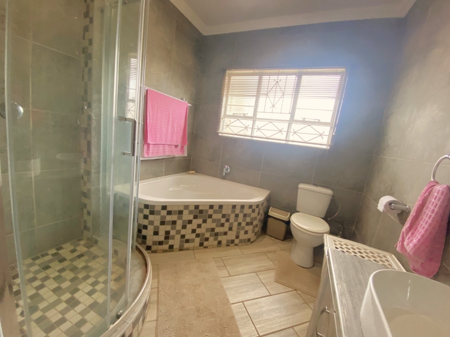 3 Bedroom Property for Sale in Breaunanda Gauteng