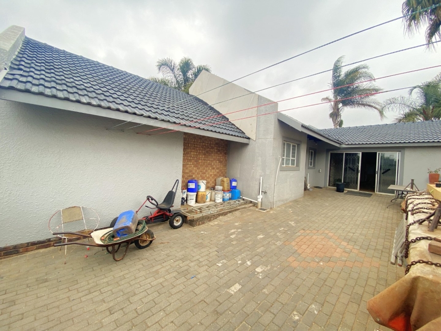 3 Bedroom Property for Sale in Breaunanda Gauteng