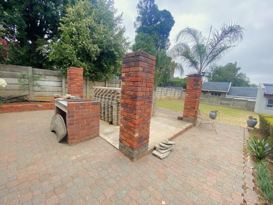 3 Bedroom Property for Sale in Breaunanda Gauteng