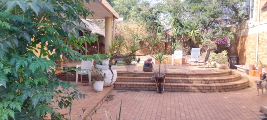 5 Bedroom Property for Sale in Linmeyer Gauteng