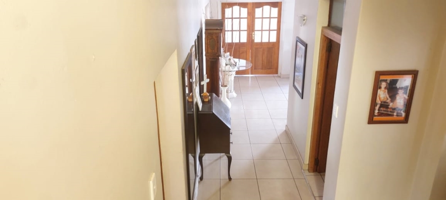 5 Bedroom Property for Sale in Linmeyer Gauteng