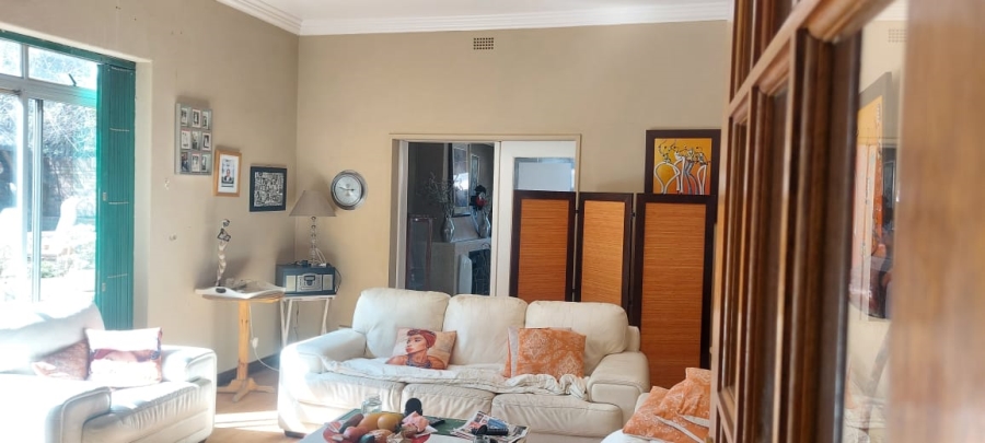 5 Bedroom Property for Sale in Linmeyer Gauteng