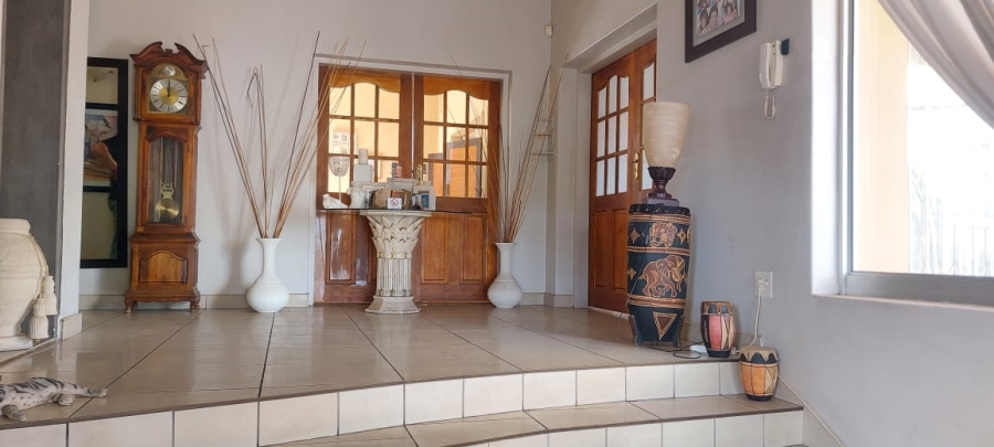 5 Bedroom Property for Sale in Linmeyer Gauteng