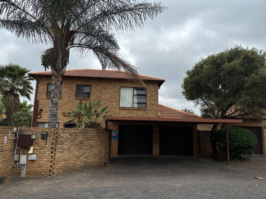 3 Bedroom Property for Sale in Weltevreden Park Gauteng