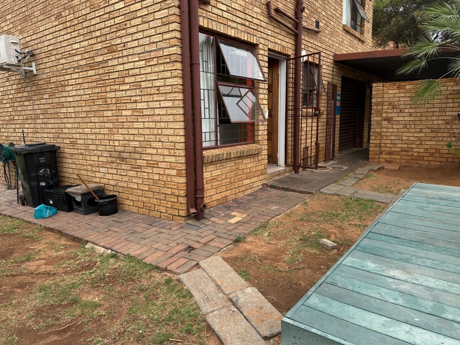 3 Bedroom Property for Sale in Weltevreden Park Gauteng