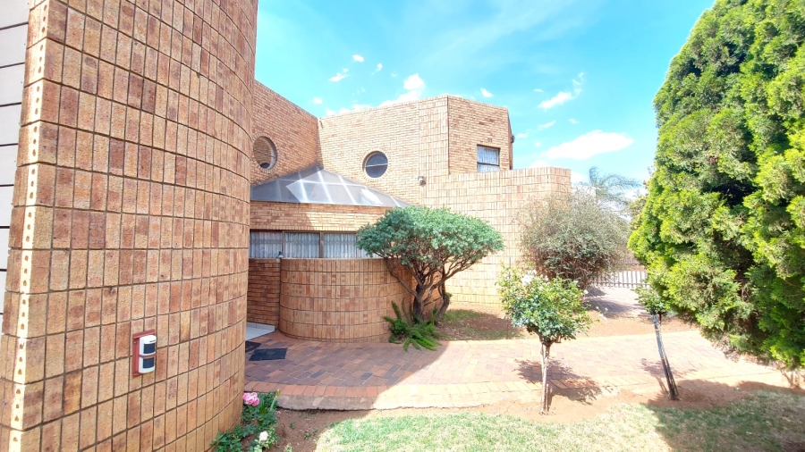 4 Bedroom Property for Sale in Lenasia Ext 9 Gauteng