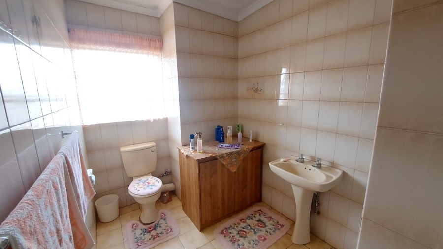 4 Bedroom Property for Sale in Lenasia Ext 9 Gauteng