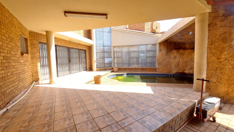 4 Bedroom Property for Sale in Lenasia Ext 9 Gauteng