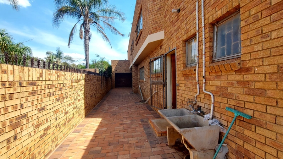 4 Bedroom Property for Sale in Lenasia Ext 9 Gauteng