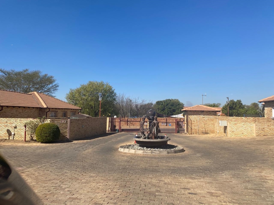 2 Bedroom Property for Sale in Noordwyk Gauteng