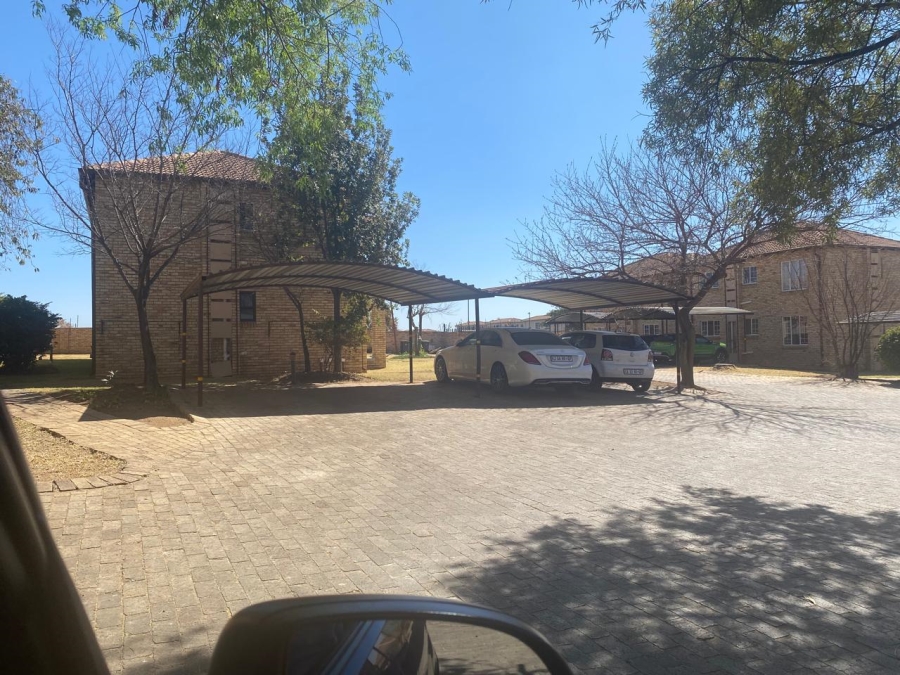 2 Bedroom Property for Sale in Noordwyk Gauteng