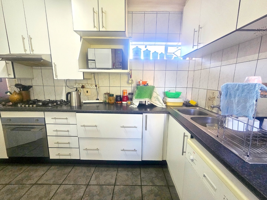 3 Bedroom Property for Sale in Bonaero Park Gauteng