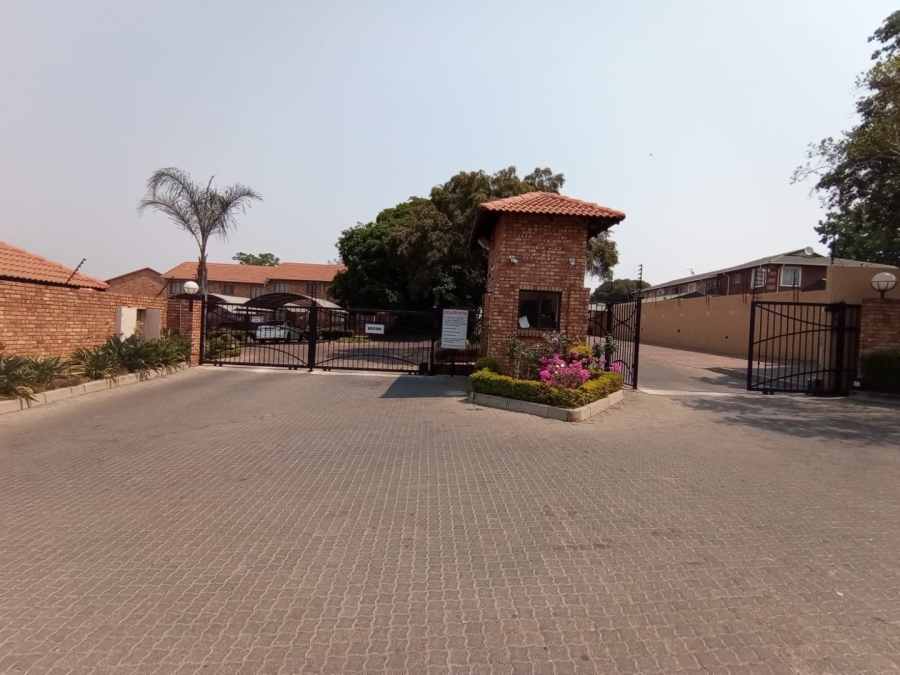 2 Bedroom Property for Sale in Halfway Gardens Gauteng