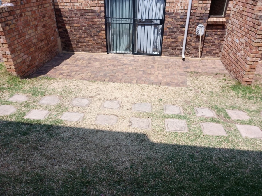 2 Bedroom Property for Sale in Halfway Gardens Gauteng