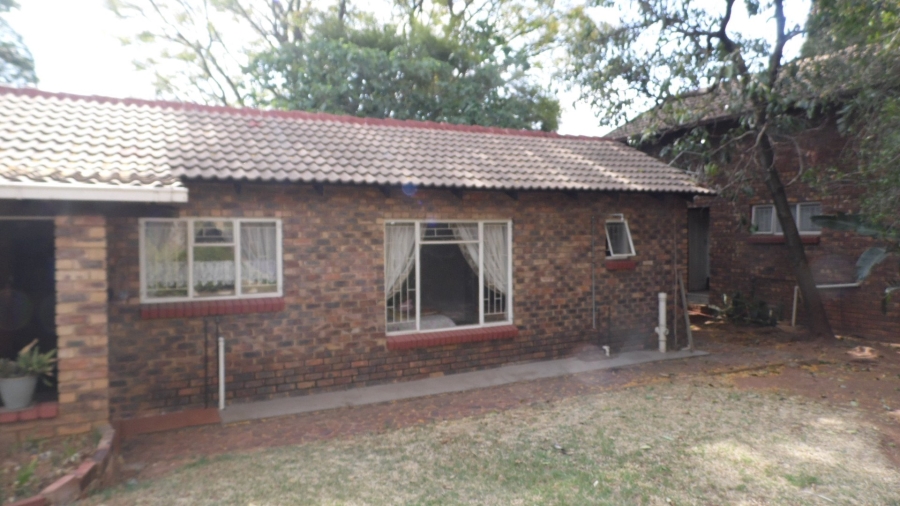 4 Bedroom Property for Sale in Rooihuiskraal Gauteng