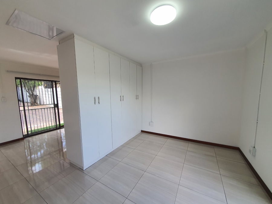 To Let  Bedroom Property for Rent in Bloubosrand Gauteng