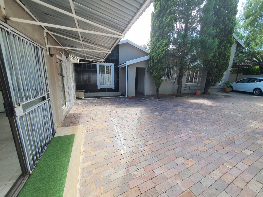 To Let  Bedroom Property for Rent in Bloubosrand Gauteng