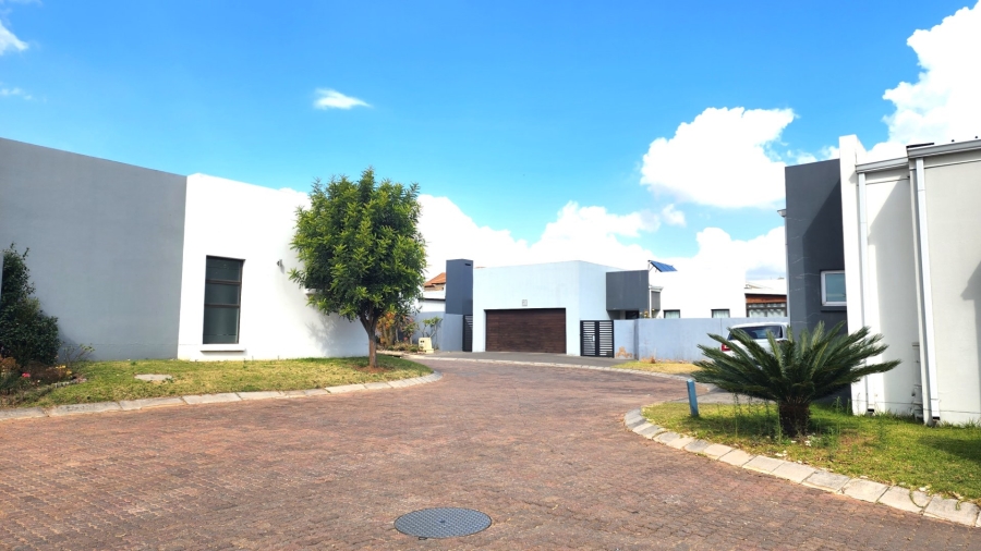 To Let 4 Bedroom Property for Rent in Sagewood Gauteng