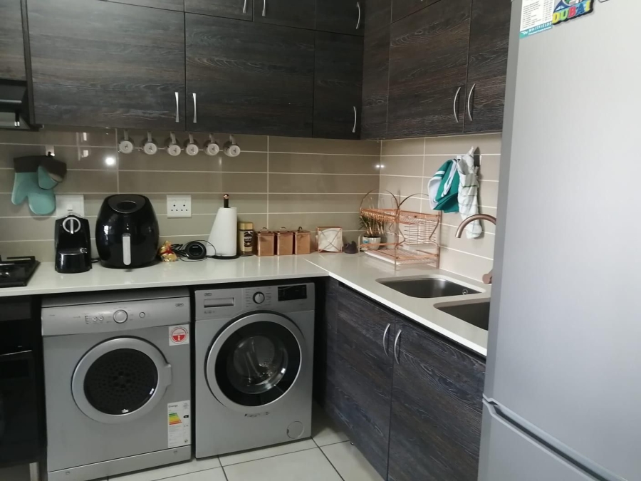 To Let 1 Bedroom Property for Rent in Oakdene Gauteng