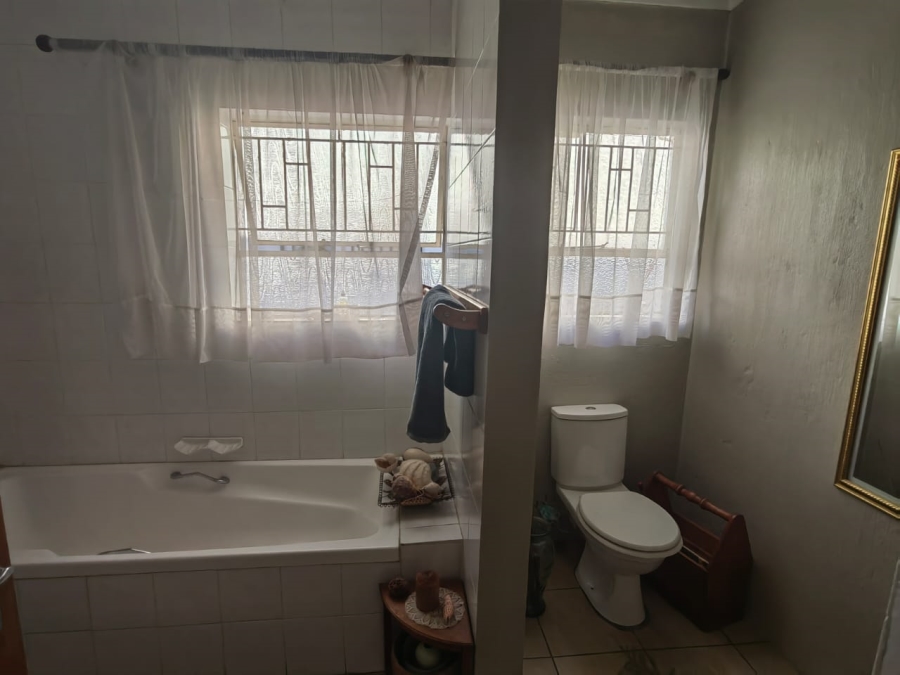 4 Bedroom Property for Sale in Overkruin Gauteng