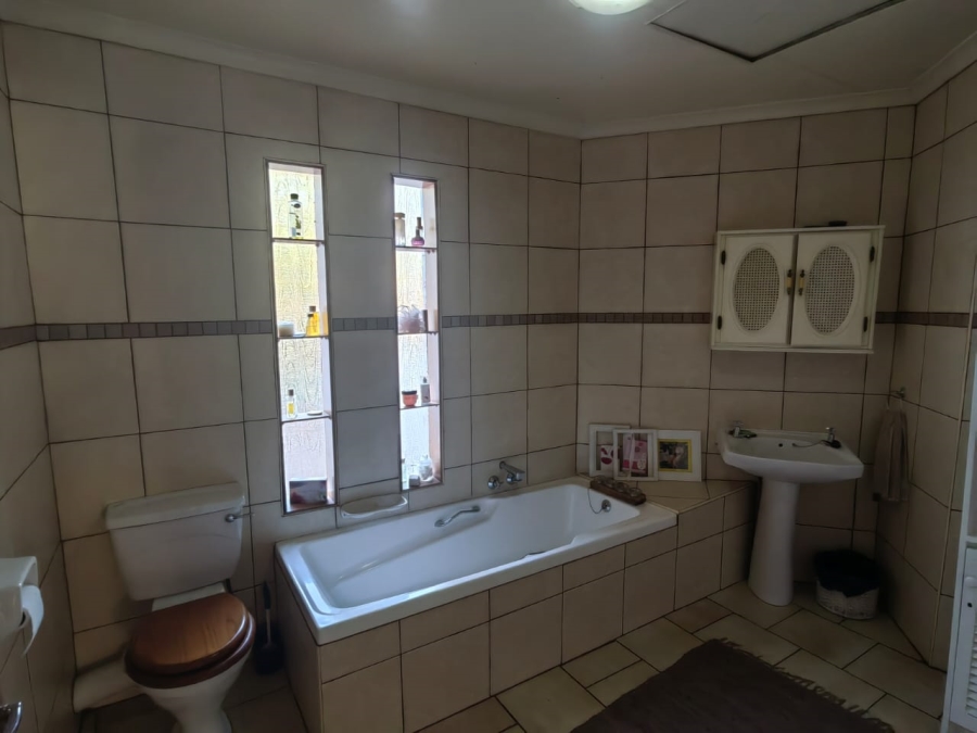 4 Bedroom Property for Sale in Overkruin Gauteng