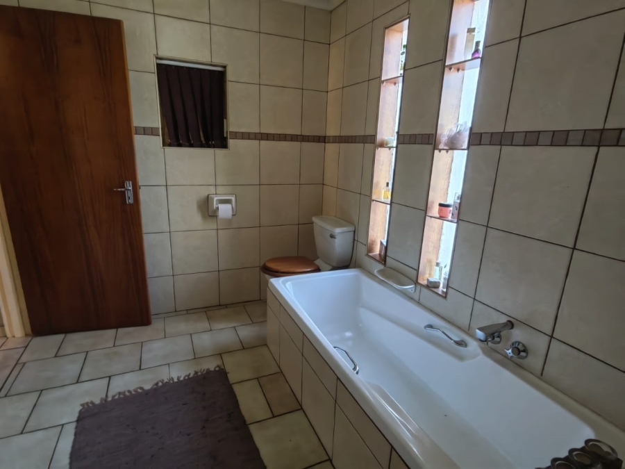 4 Bedroom Property for Sale in Overkruin Gauteng