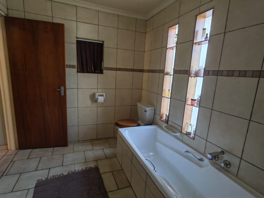 4 Bedroom Property for Sale in Overkruin Gauteng