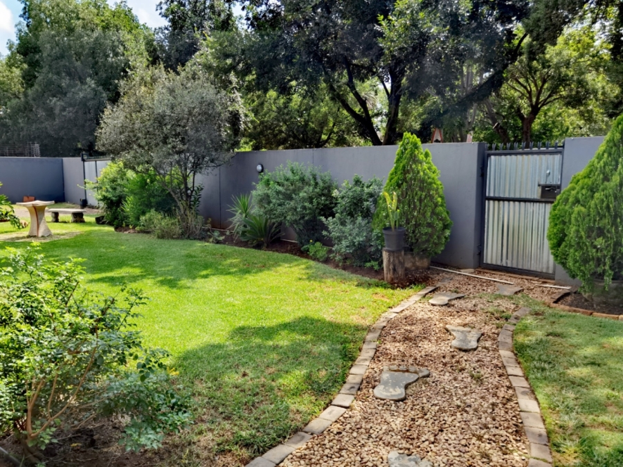 6 Bedroom Property for Sale in Erasmus Gauteng