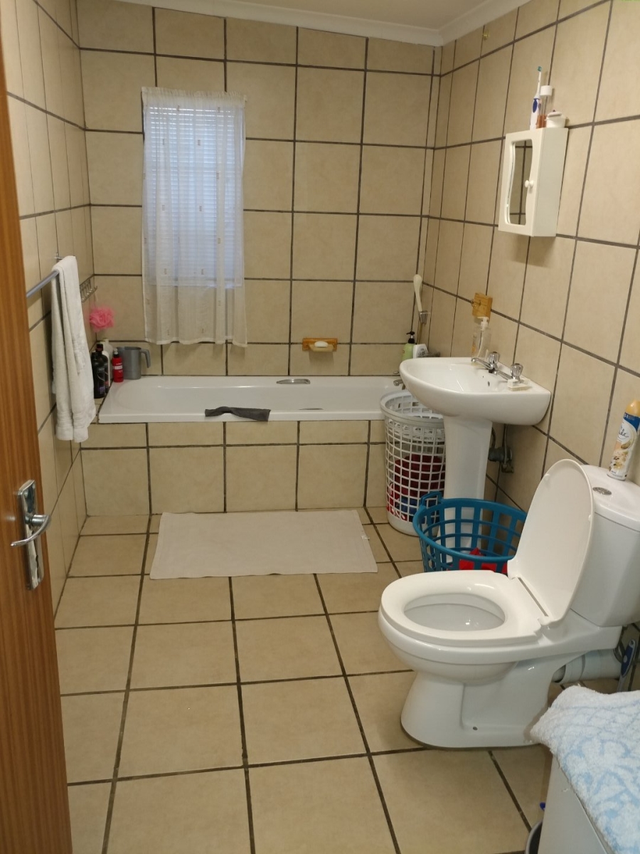 6 Bedroom Property for Sale in Erasmus Gauteng