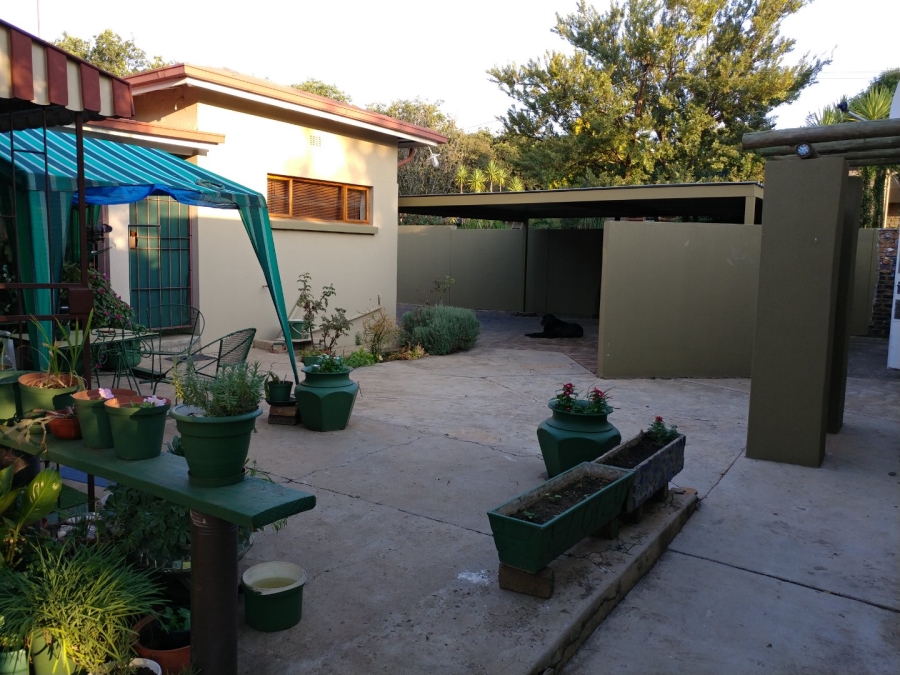 6 Bedroom Property for Sale in Erasmus Gauteng