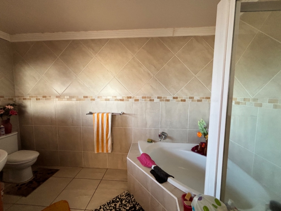 5 Bedroom Property for Sale in Bronkhorstbaai Gauteng