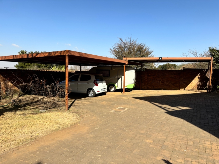 5 Bedroom Property for Sale in Bronkhorstbaai Gauteng