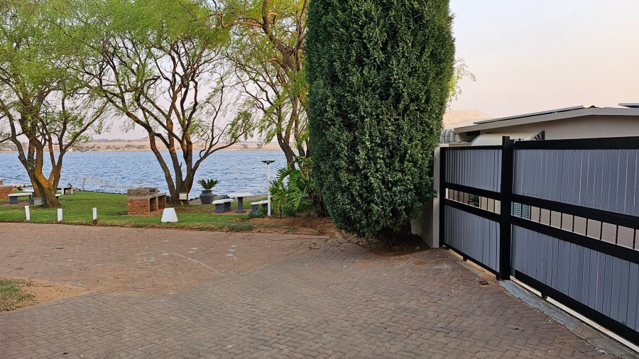 3 Bedroom Property for Sale in Bronkhorstbaai Gauteng