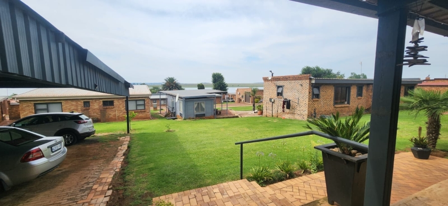 2 Bedroom Property for Sale in Bronkhorstbaai Gauteng