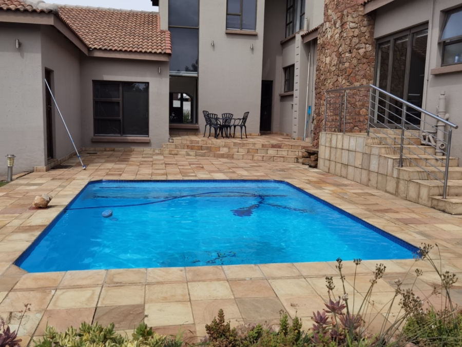 5 Bedroom Property for Sale in Aquavista Mountain Estate Gauteng