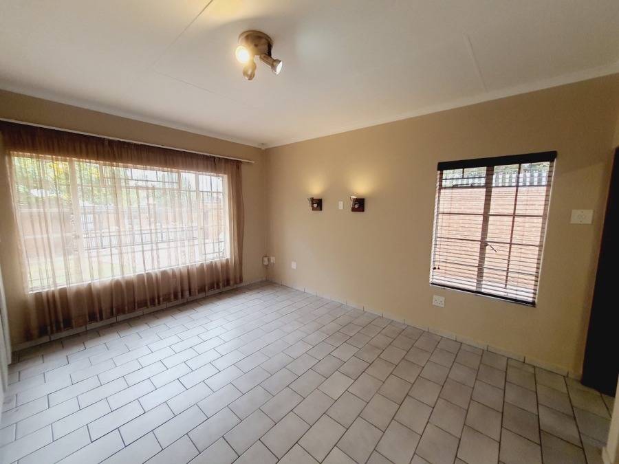 To Let 3 Bedroom Property for Rent in Garsfontein Gauteng