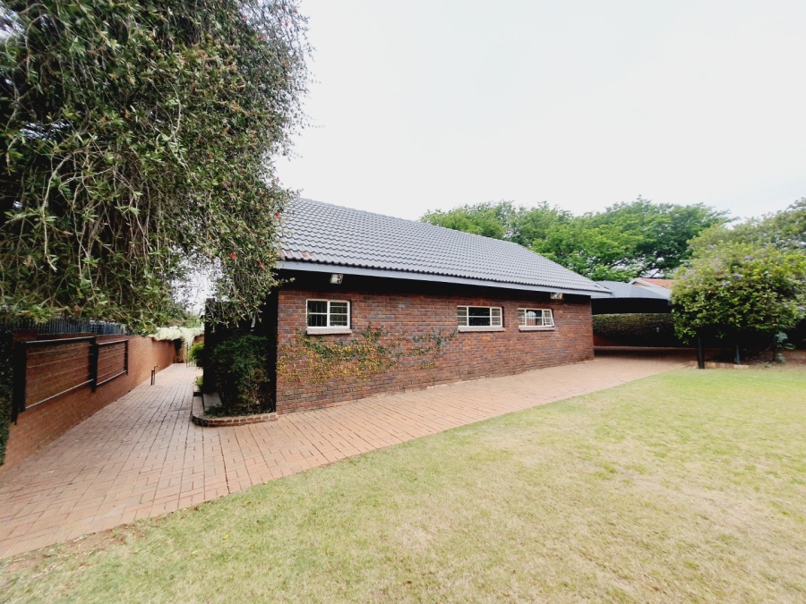 To Let 3 Bedroom Property for Rent in Garsfontein Gauteng