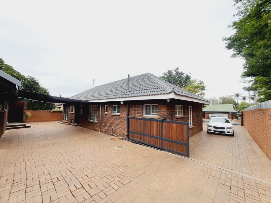 To Let 3 Bedroom Property for Rent in Garsfontein Gauteng