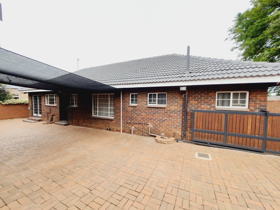 To Let 3 Bedroom Property for Rent in Garsfontein Gauteng