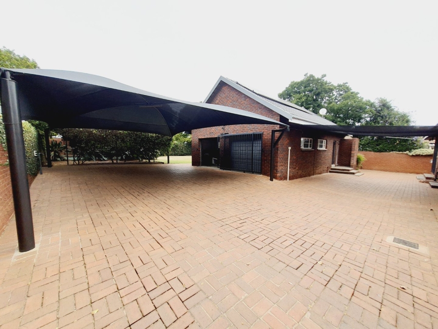 To Let 3 Bedroom Property for Rent in Garsfontein Gauteng