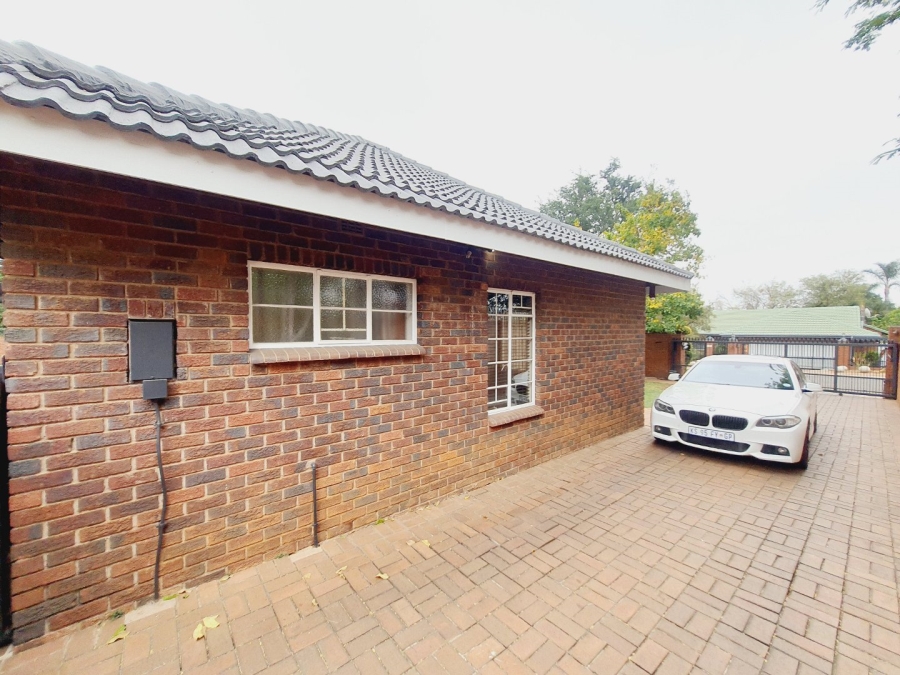 To Let 3 Bedroom Property for Rent in Garsfontein Gauteng