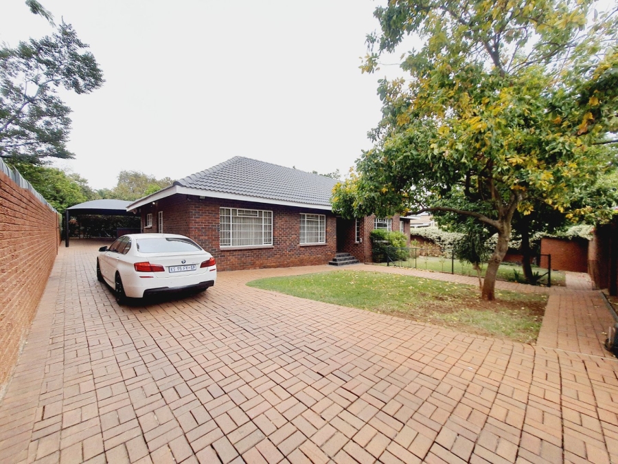 To Let 3 Bedroom Property for Rent in Garsfontein Gauteng