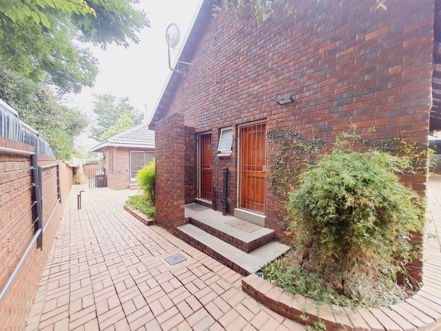 To Let 3 Bedroom Property for Rent in Garsfontein Gauteng