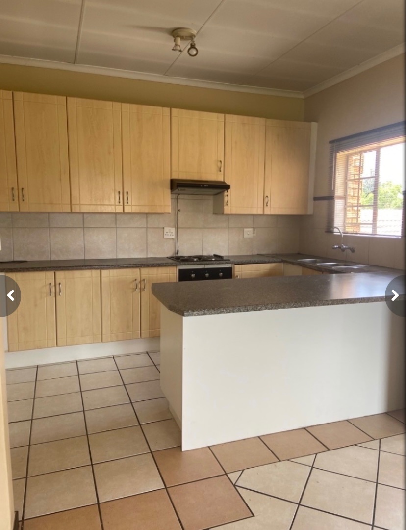 To Let  Bedroom Property for Rent in Eco Park Gauteng