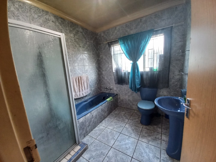 3 Bedroom Property for Sale in Dunnottar Gauteng