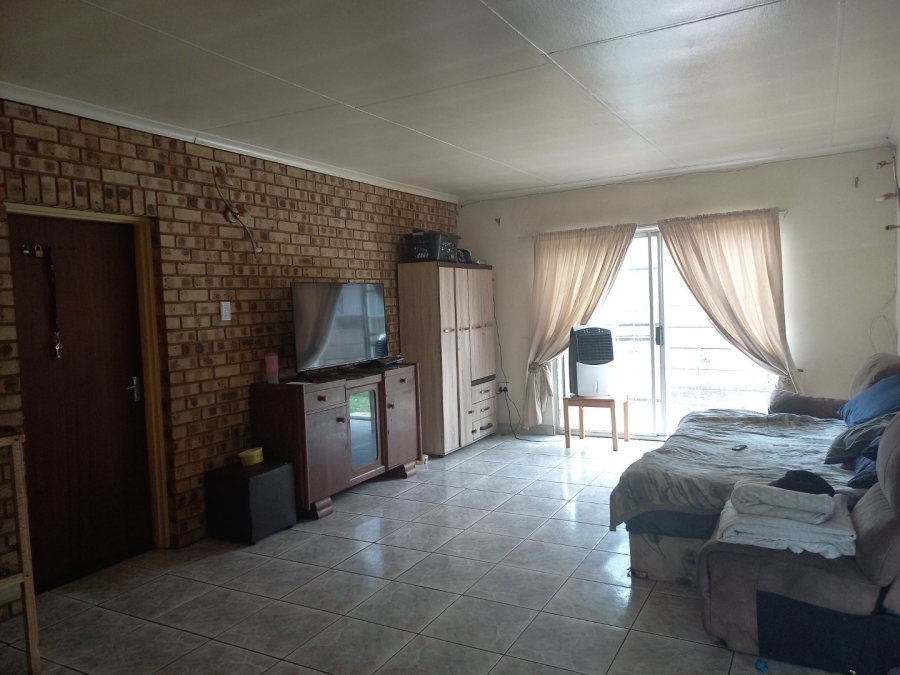 3 Bedroom Property for Sale in Dunnottar Gauteng