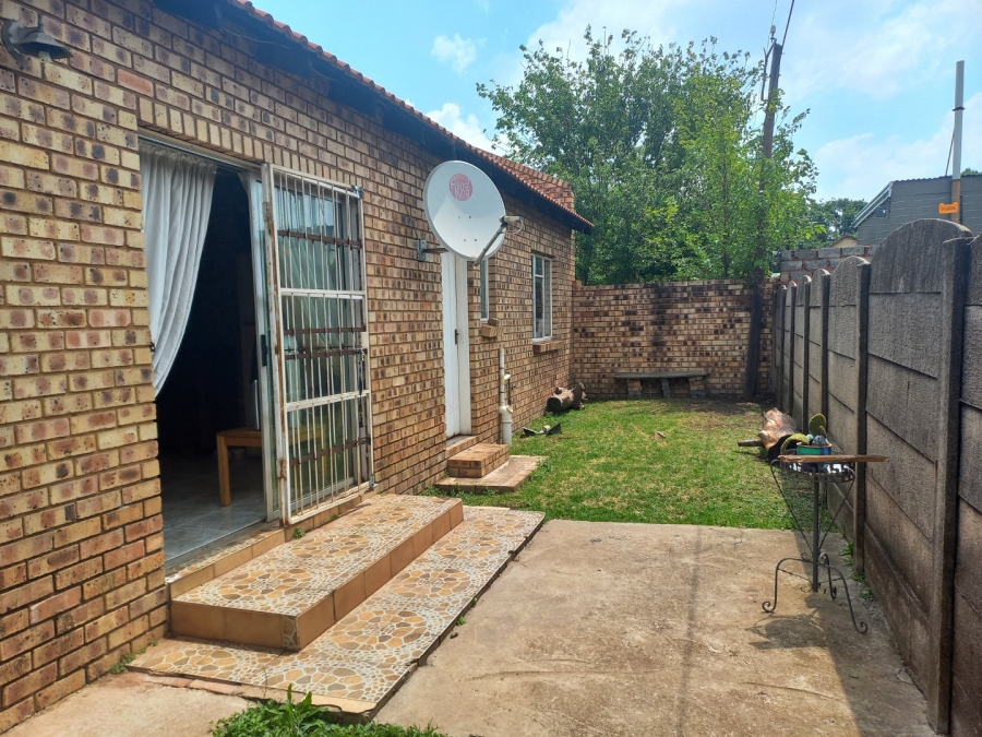 3 Bedroom Property for Sale in Dunnottar Gauteng