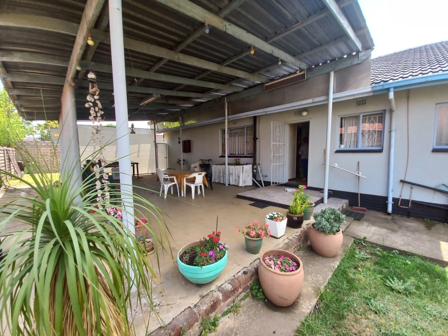 3 Bedroom Property for Sale in Dunnottar Gauteng